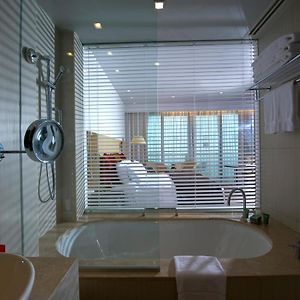 Standard King Room City View